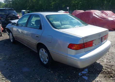 2001 Toyota Camry Ce z USA, uszkodzony, nr VIN 4T1BG22K01U053432